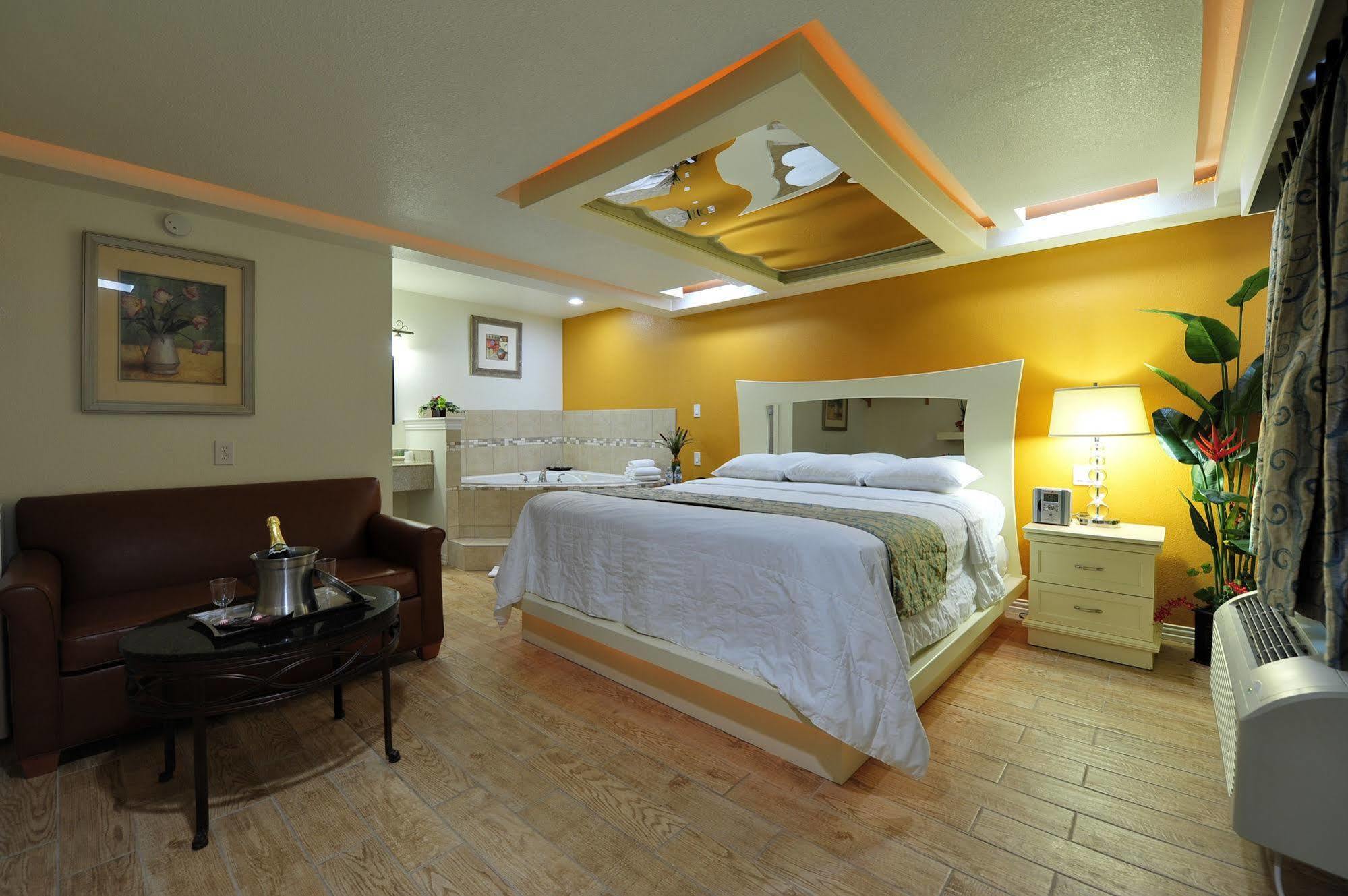 Romantic Inn & Suites Даллас Екстер'єр фото